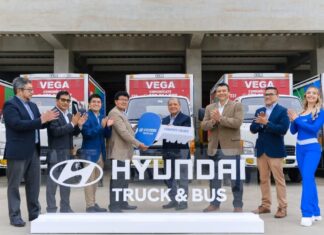 Hyundai Camiones& Buses entrega flota de 10 camiones HD35 a Corporación Vega bus