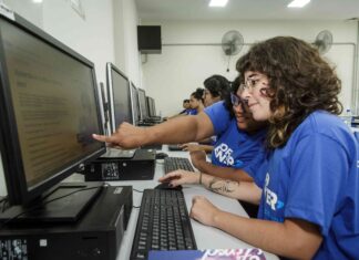 Inician las clases en programación de Ford ford