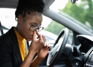 Olor a gasolina en el interior del carro: qué puede estar pasando y cuáles son los riesgos olor