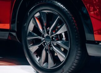 El truco para abrillantar tus neumáticos y dejarlos como nuevos llanta