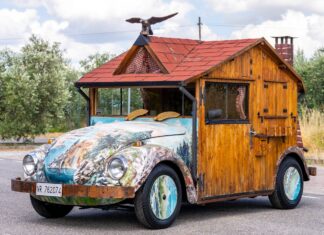 Alguien pagó más de 14 mil Euros por este extraño vocho camper vovho