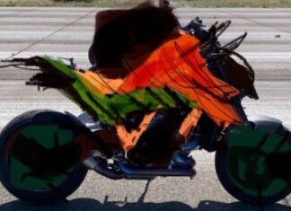 La marca naranja prepara una brutal KTM 1390 Super Duke 2024 moto