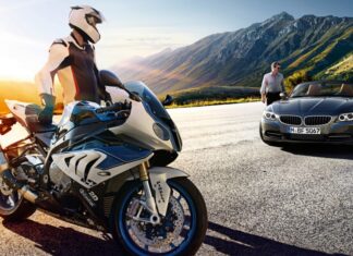 Autos VS. motos: descubre porque son más los que deciden comprar un vehículo lineal moto