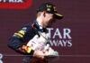 Verstappen recibe la reposición del trofeo roto en Hungría f1