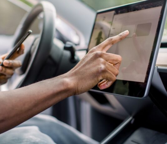 No cometas estos errores si conduces un carro eléctrico o híbrido elecyri