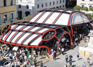 El Porsche 911 es una escultura y abierta al público en Alemania porsche