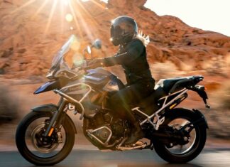 Puedes reducir la altura del asiento de la Triumph Tiger 1200 solo pulsando un botón moto