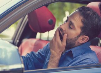 Tesla lanza un sistema de alerta de somnolencia del conductor