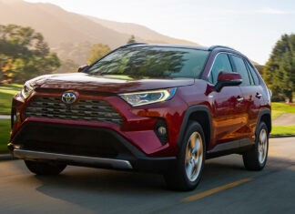 Toyota está retirando del mercado 1.9 millones de RAV4 por un problema con las baterías