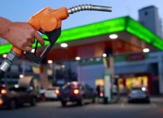 Consecuencias de encender el auto mientras se carga combustible