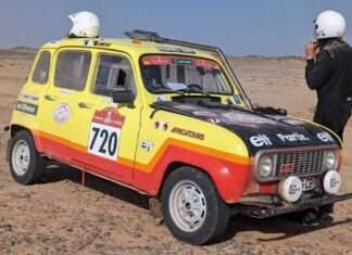 Un Renault 4 de 1980 que antes era una patrulla, está corriendo el Rally Dakar 2024