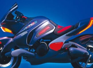 La moto que pulsando un botón se convierte de deportiva a turística