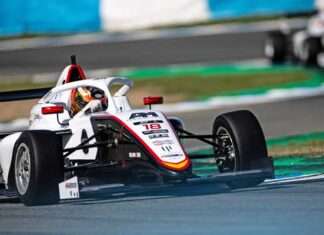 Piloto Andrés Cardenas comienza su temporada en Europa