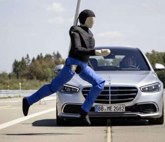 ¿El frenado automático de emergencia (AEB) ayuda a los automóviles a evitar accidentes a más altas velocidades?