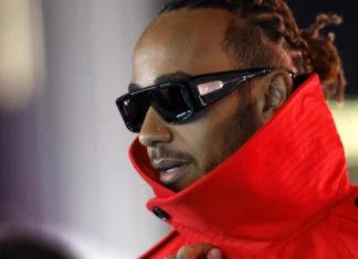 Expiloto de F1 ‘acusa’ a Lewis Hamilton de fichar por Ferrari sólo por dinero