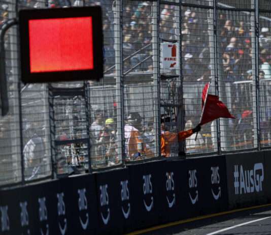 ¿Debe modificarse el cambio de neumáticos bajo bandera roja?