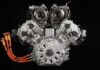 Este motor híbrido tiene 8 cilindros, cigüeñal plano y es capaz de girar a 10.000 rpm