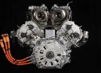 Este motor híbrido tiene 8 cilindros, cigüeñal plano y es capaz de girar a 10.000 rpm