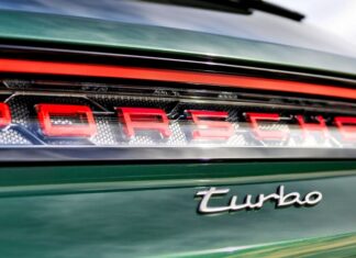 Porsche explica los motivos para llamar «Turbo» a un auto eléctrico
