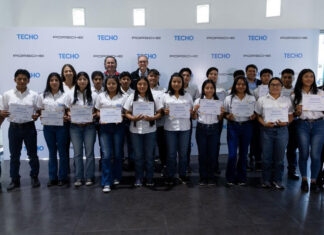 70 jóvenes latinoamericanos graduados en mecánica automotriz por Porsche y TECHO
