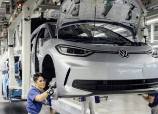 Se avecinan curvas fuertes: Volkswagen planea 15.000 despidos