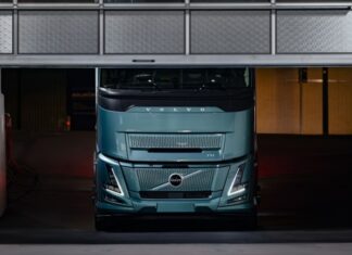 Volvo lanza un camión con más autonomía que los autos eléctricos