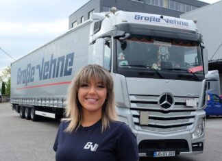Julia Lepek y su Mercedes-Benz
