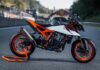 KTM 990 Duke R 2025: más potencia y menos peso
