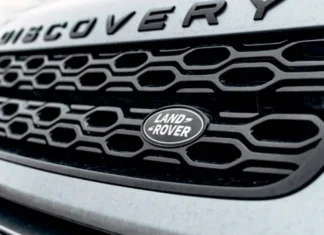 Land Rover se dividió en tres marcas, apostando por la electrificación