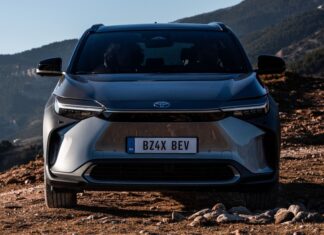 Crisis en Toyota: su resistencia ante los autos eléctricos la pone en apuros frente a marcas chinas como BYD