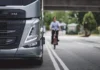 Volvo mejora la seguridad de sus camiones para proteger a peatones y ciclistas