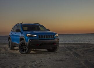 Jeep está retirando del mercado miles de Cherokee