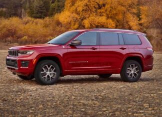 Miles de vehículos Jeep y otras marcas deben retirarse del mercado por un problema de software
