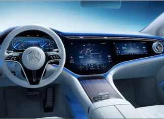 «Las pantallas en los autos no son un lujo»: expresó diseñador de Mercedes-Benz