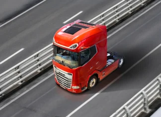 Paneles solares para camiones: Ahorro de combustible, menor desgaste y energía sostenible