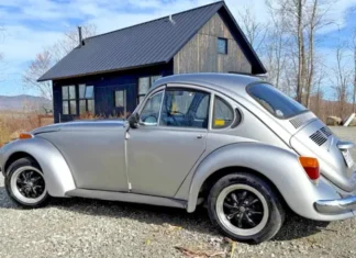 Extraño vocho con frente súper alargado