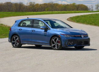 Volkswagen Golf GTI 2.0T S del 2025, un auto gratificante y divertido de conducir