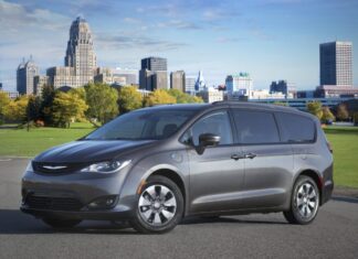 Chrysler retira del mercado más de 250,000 de sus vehículos Pacifica y Voyager