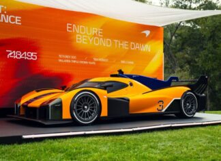 McLaren estrena decoración inspirada en la Triple Corona durante el Monterey Car Week