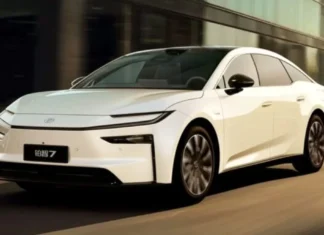 Toyota bZ7 es el nuevo sedán eléctrico de la marca