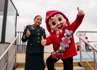 CAJA HUANCAYO ENTREGA DEPARTAMENTO A GANADORA DEL CONCURSO “POLICÍA SOY”