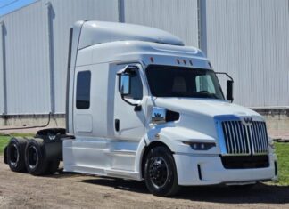 El Western Star 57X 2025 el nuevo gigante de las carreteras