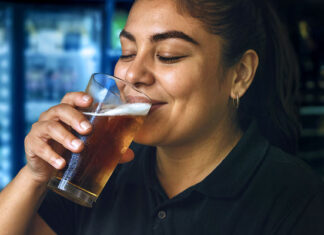 Vale una chela, campaña reconoce el valor detrás de cada cerveza