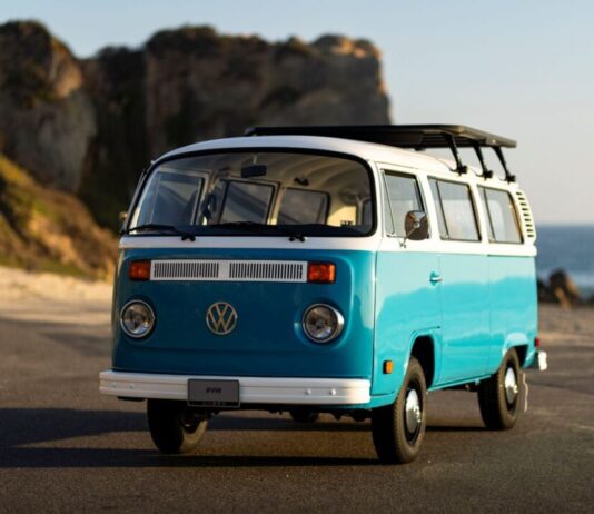 LA Auto Show: Volkswagen muestra la restaurada furgoneta T2
