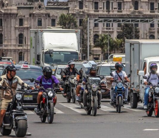El caos de las motos en el Perú: una bomba sobre ruedas