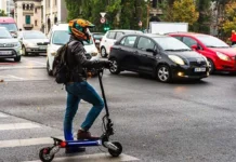 Usuarios de scooters y motos eléctricas deben usar cascos e indumentaria de seguridad