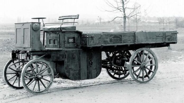 Camion-Daimler-12-PS-Motor-Lastwagen-1898-1-768x432-1-696x392