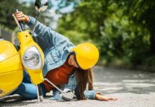 1 de cada 4 motociclistas maneja pendiente del teléfono