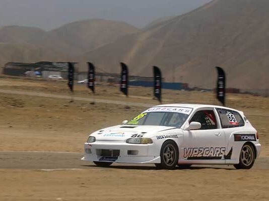 Takeo Matayoshi sube a los mas alto del podio en Las 6 Horas Peruanas