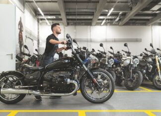 Claves de BWM Motorrad para proteger la moto del sol, calor extremo y alta radiación UV durante el verano peruano